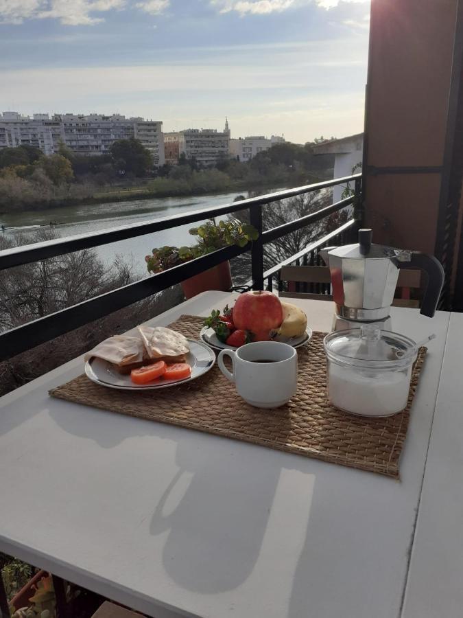 Apartamento Con Vistas Al Rio Guadalquivir En Triana, Sevilla Luaran gambar